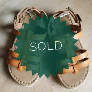 Old Navy tan toddler sandals, size 9